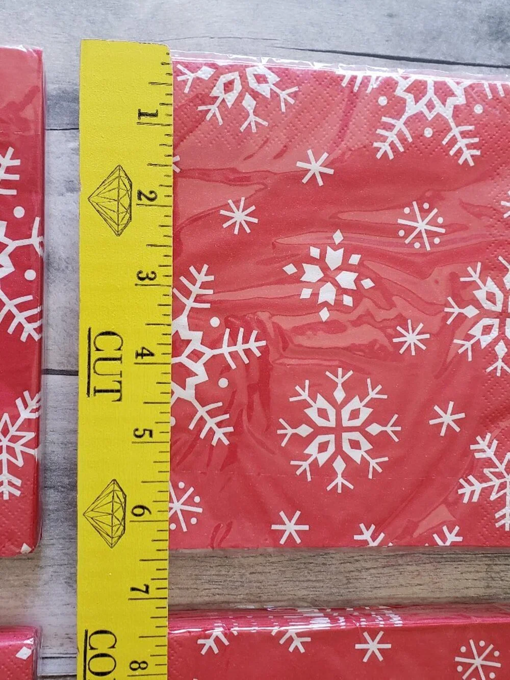 NWT - Red and White Snowflake 2ply paper napkins 12 7/8